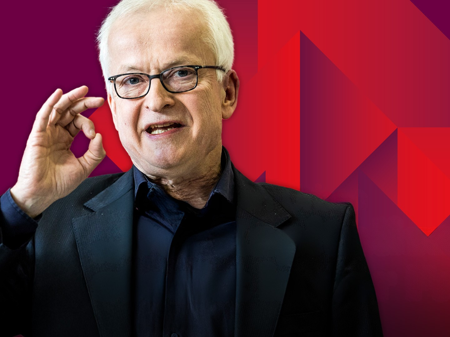 Hans-Jürgen Urban mit erhobener Handgeste und dunklem Sakko vor grafischem rot-violettem Hintergrund